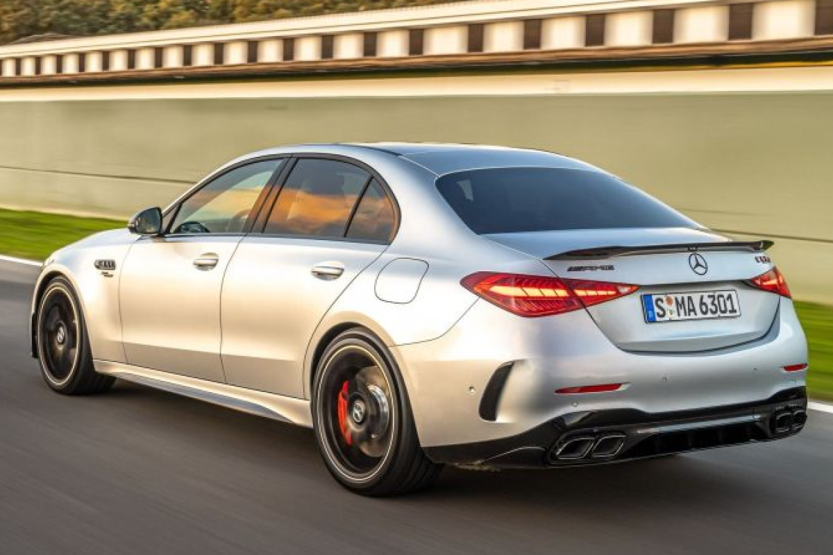 Mercedes Hentikan Produksi AMG C63 Empat Silinder pada 2026