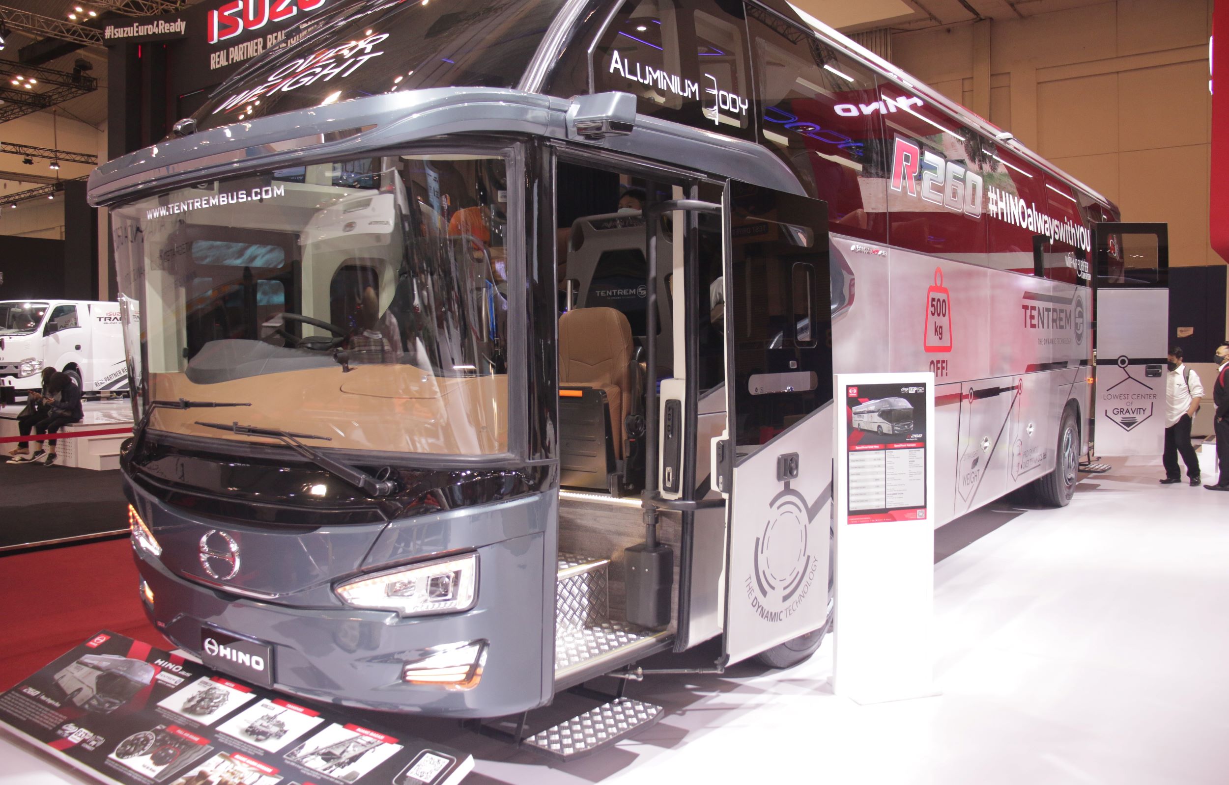 Hino Bus R260 Bodi Terbaru Aluminium dari Tentrem di Booth GIIAS 2021